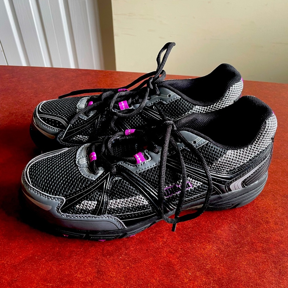 NEW Wilson Women’s Black Safety Shoes Size 9 Gray & Pink